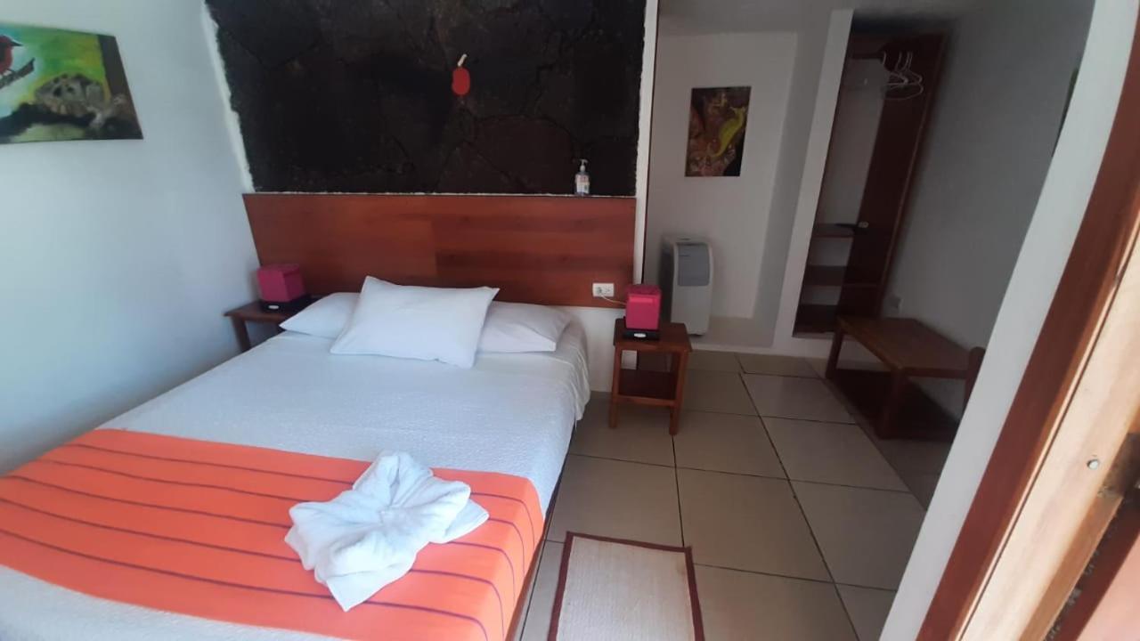 Hostal Tero Real Puerto Villamil Exterior photo